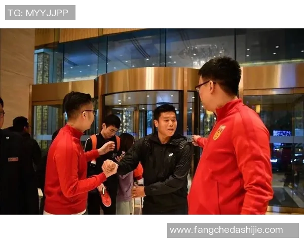 从绿茵场到教练席 足球巨星转型执教之路与挑战 从绿茵场到教练席 足球巨星转型执教之路与挑战