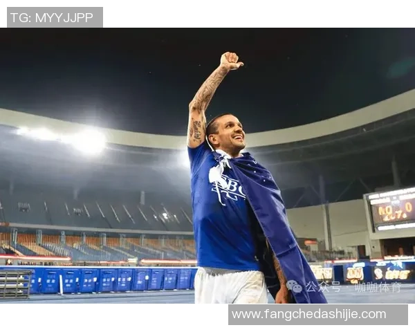 足球球星展现极致力量与速度 完美肌肉助力赛场制胜